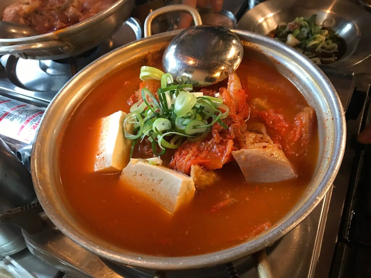 김치찌개백반 한 상 예시 이미지