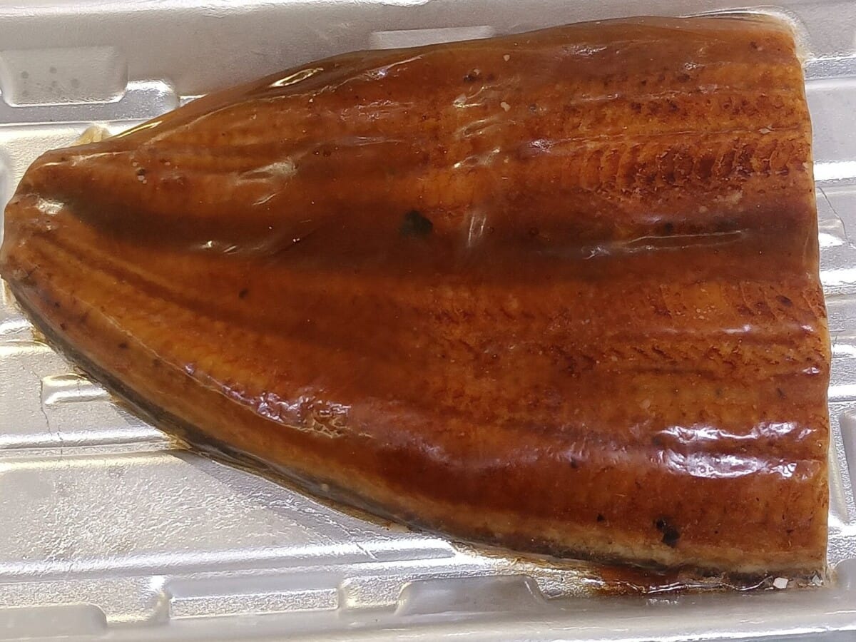 윤기 나는 민물장어 양념구이(장어 가바야키) 근접 사진