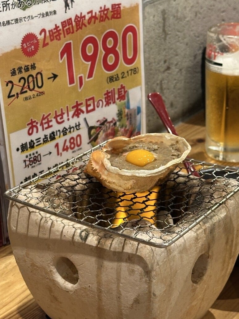 화로에 구워지는 게딱지 카니미소와 생맥주