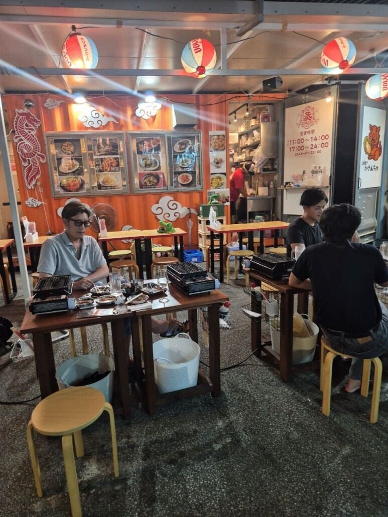 컨테이너형 포장마차촌 MIYAKO SHOCK의 야장 분위기