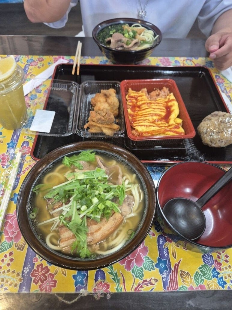 시마노에키 미야코의 미야코 소바와 가라아게·오므라이스·주먹밥 세트