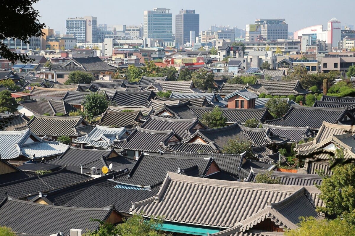 밤밤 페스타 전주 개최지인 전주 한옥마을 기와지붕 전경