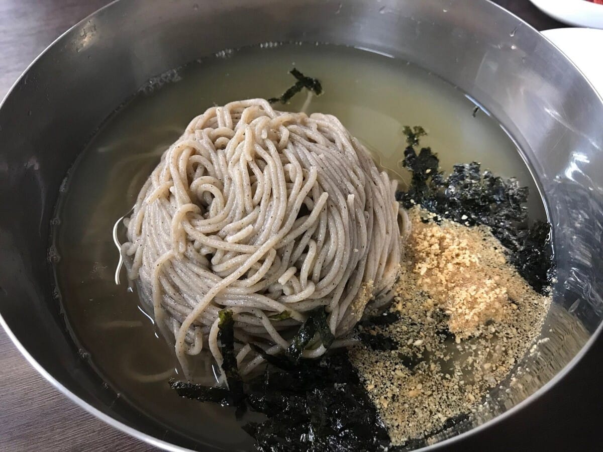 봉평 여행에서 맛보는 메밀 막국수 한 그릇
