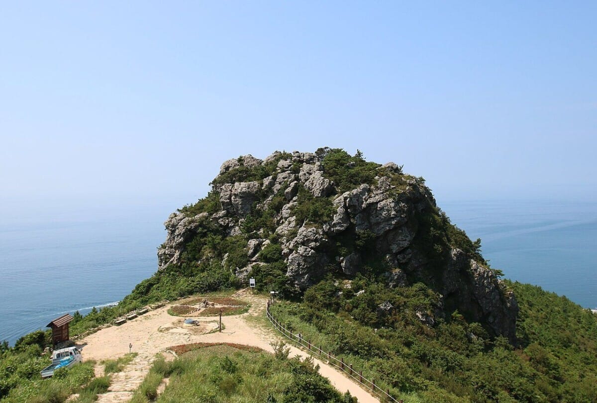섬 지역 숙박할인권 대상이 되는 전남 완도 청산도 해안 풍경