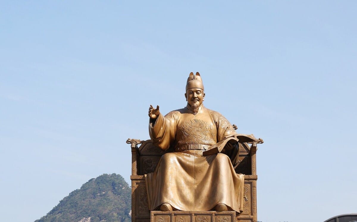 10월 9일 한글날 국경일을 상징하는 서울 광화문광장 세종대왕 동상