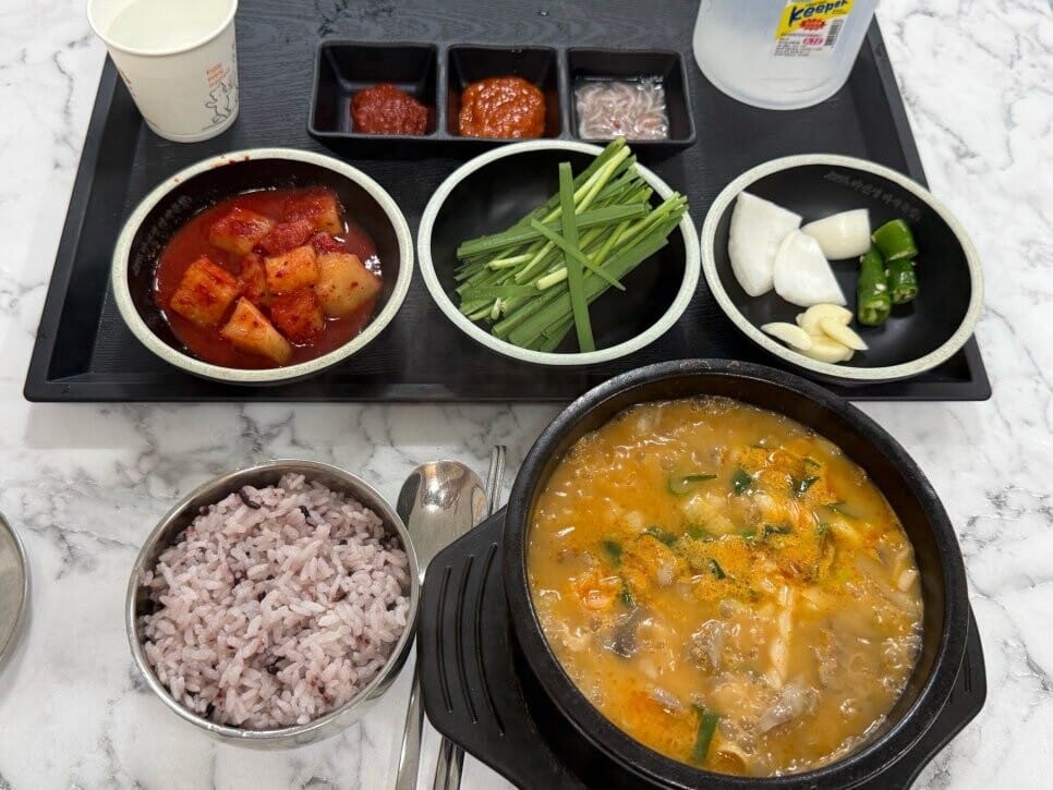 목포 여행 둘째 날 아침 해장으로 먹는 마선생 얼큰국밥 전남목포점의 얼큰 모둠국밥 한 상