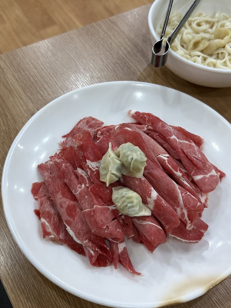 목포 등촌샤브칼국수 목포점 샤브샤브용 소고기와 만두