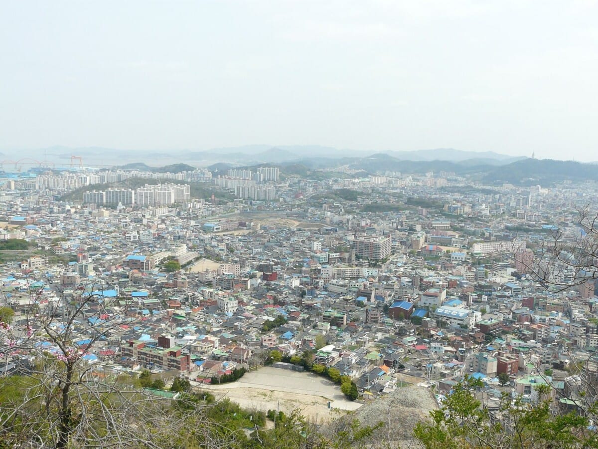 유달산 전망대에서 내려다본 목포 원도심과 다도해 풍경