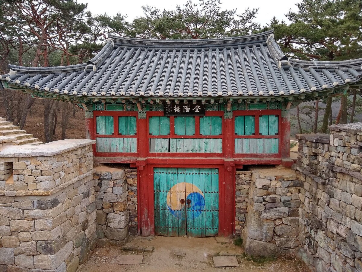 제53회 고창모양성제가 열리는 고창읍성의 성벽과 성문
