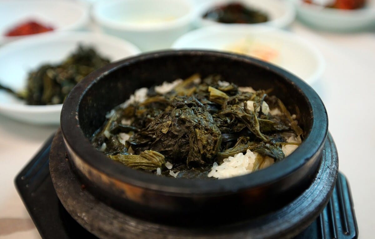 정선 기차여행 중 먹는 돌솥 곤드레밥 한 상