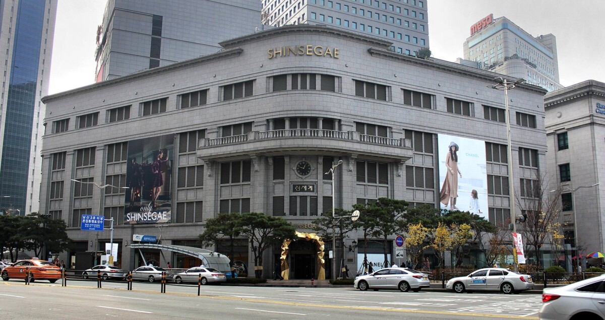 코리아 그랜드 페스티벌 할인에 참여하는 서울 중구 신세계백화점 본점 외관