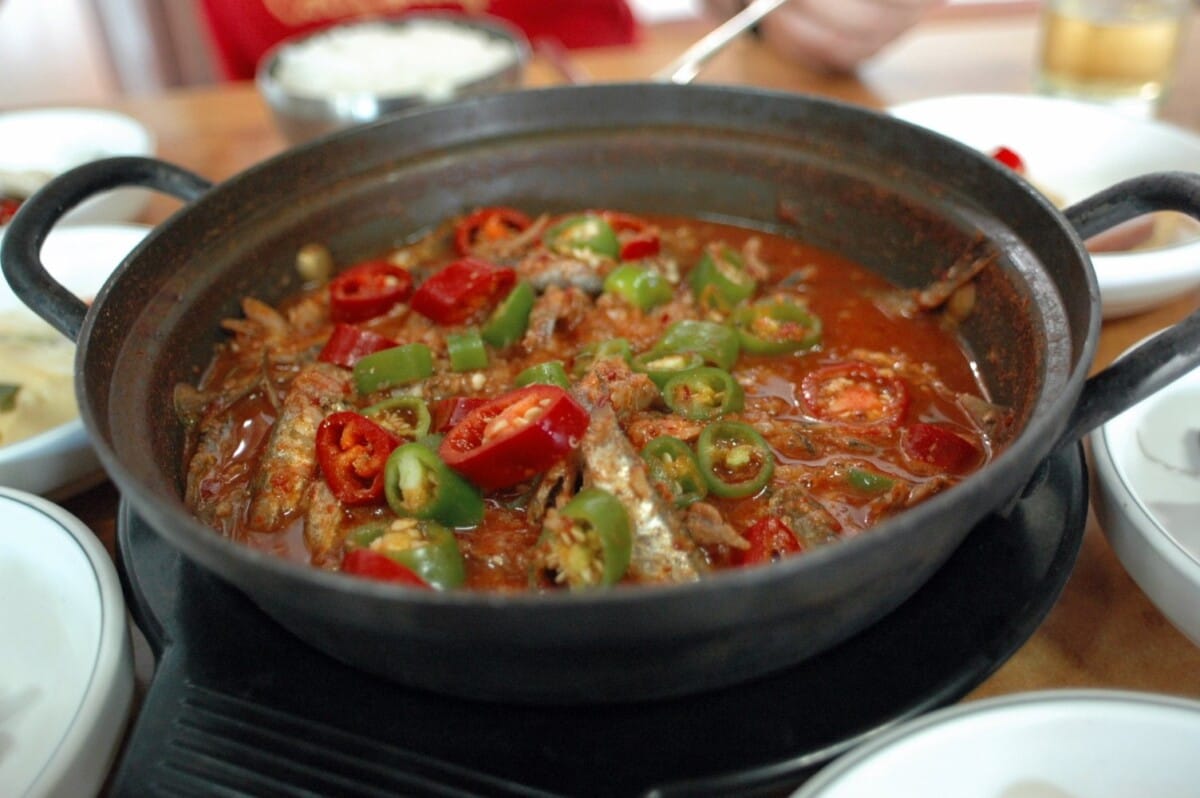 생멸치를 매콤하게 조린 멸치쌈밥용 멸치조림